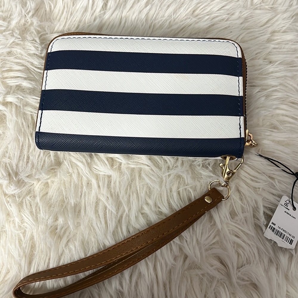 wristlet - Picture 2 of 3